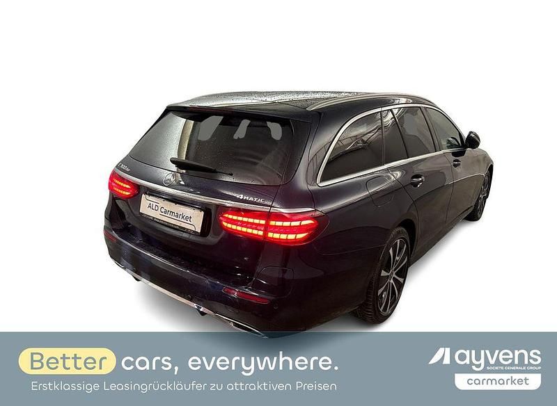Gebraucht Mercedes E300 AMG line 194 PS (142 kW) 2022 Nautikblau  metalliclack Limousine