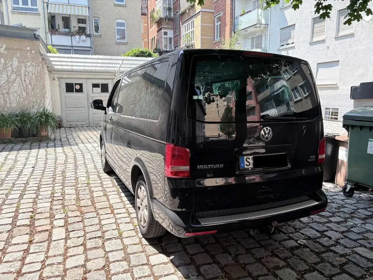 Gebraucht VW Multivan 140 PS (102 kW) 2013 Schwarz Van / Kleinbus