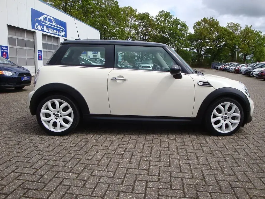 Używany Mini Cooper D 111 KM (81 kW) 2014 Biały Hatchback