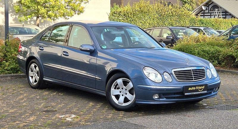 Blau Gebraucht 2006 Mercedes E320 Limousine | 9.950 € (Teuer) - Bild 1/4