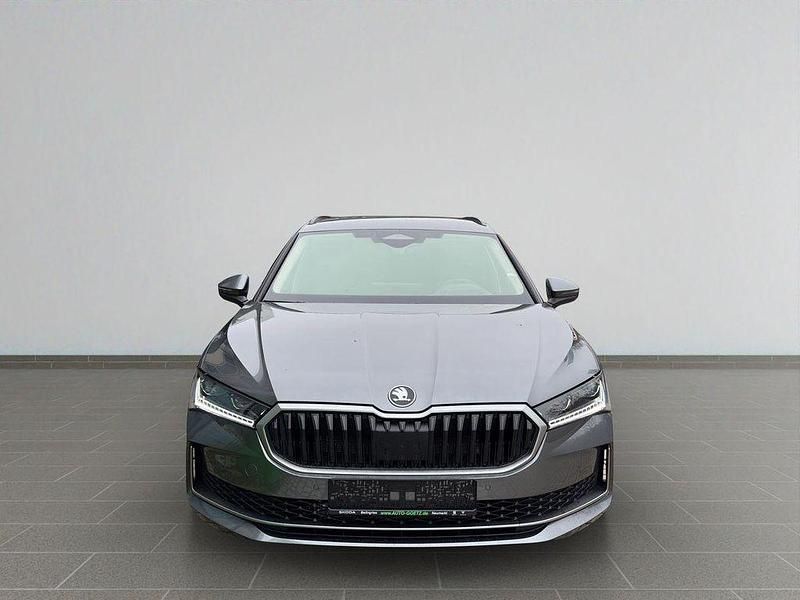 Neu Skoda Superb Selection 150 PS (110 kW) 2026 Grau Kombi