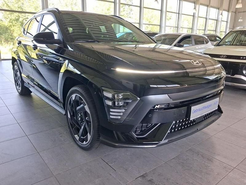 Abyss black Neu 2024 Hyundai Kona N Line SUV | 32.680 € (Superpreis) - Bild 1/4