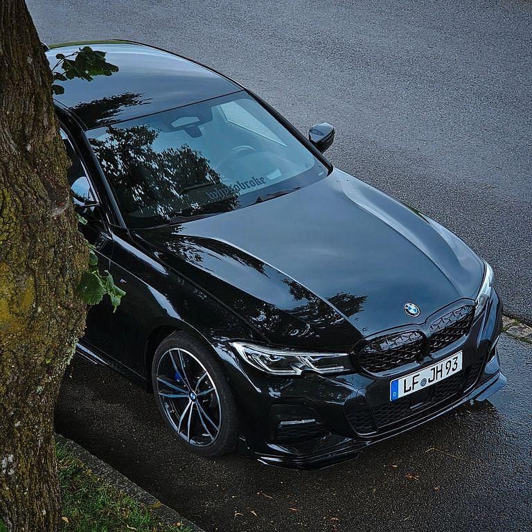 Schwarz Gebraucht 2020 BMW 330e M Performance Limousine | 32.999 € (Fairer Preis) - Bild 1/4