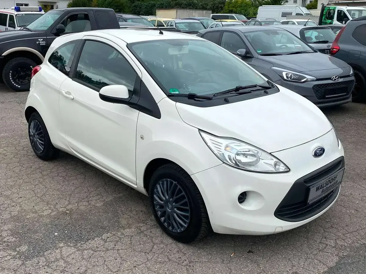 Gebraucht Ford Ka Trend 69 PS (50 kW) 2015 Crystalweiß Kleinwagen