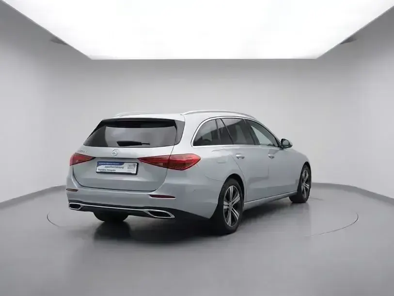 Gebraucht Mercedes C200 Avantgarde 163 PS (119 kW) 2022 Silber Limousine