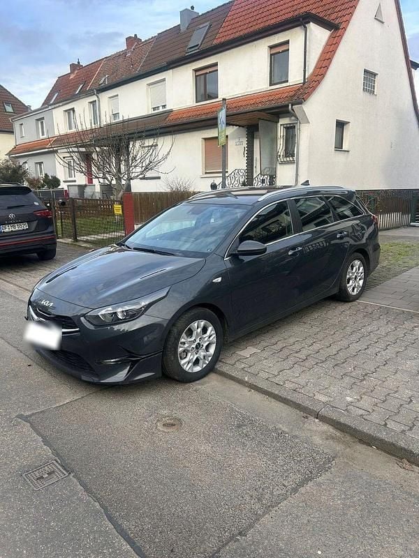 Gebraucht Kia Ceed 136 PS (100 kW) 2023 Grau Kleinwagen
