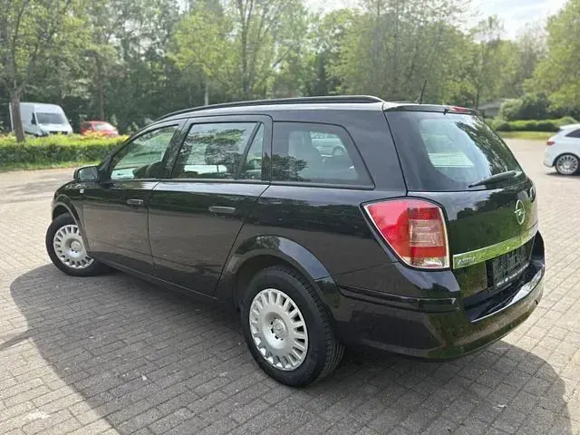 Gebraucht Opel Astra Selection 90 PS (66 kW) 2009 Schwarz Limousine