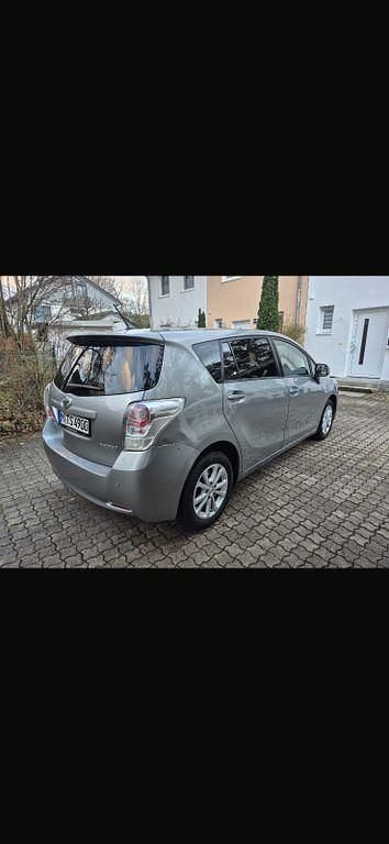 Gebraucht Toyota Verso Multidrive S 147 PS (108 kW) 2010 Silber Van / Kleinbus