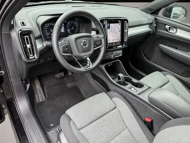 Gebraucht Volvo XC40 Core 129 PS (94 kW) 2023 Schwarz SUV