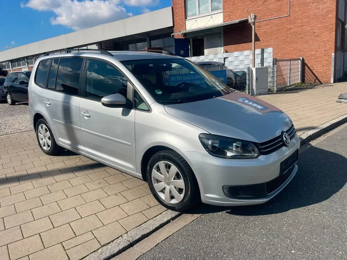 Gebraucht VW Touran Comfortline 140 PS (102 kW) 2013 Silber Van / Kleinbus