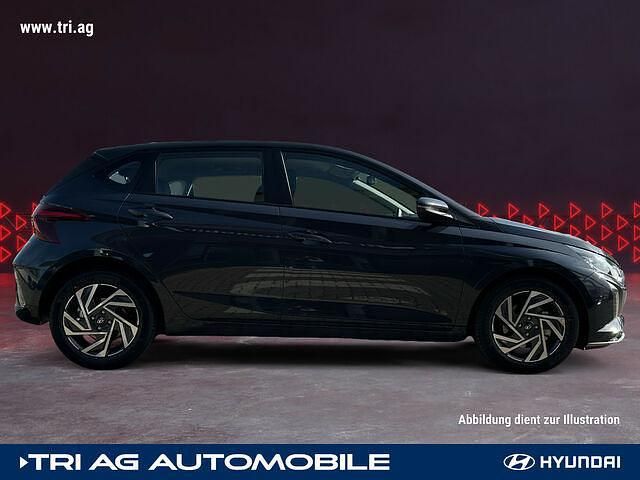Gebraucht Hyundai i20 Trend 101 PS (74 kW) 2024 Aurora grey / met Limousine