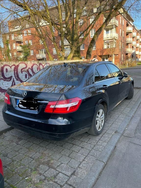 Gebraucht Mercedes E220 Classic 170 PS (125 kW) 2009 Schwarz Limousine