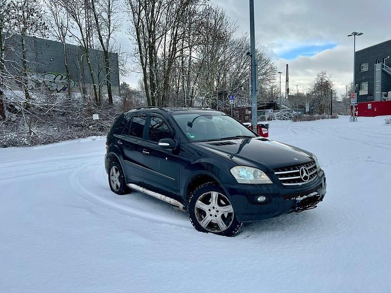 Schwarz Gebraucht 2005 Mercedes ML280 SUV | 6.700 € - Bild 1/4