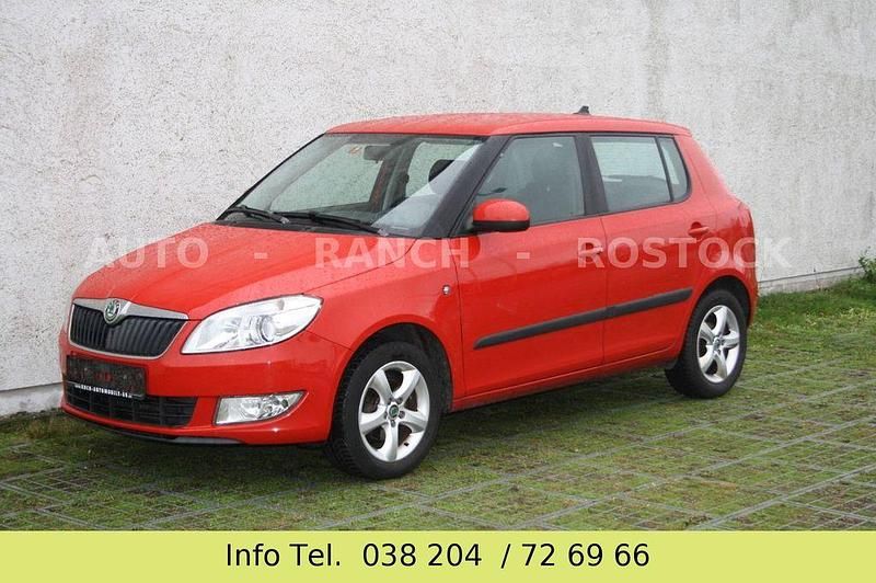 Rot Gebraucht 2010 Skoda Fabia Limousine | 2.150 € (Superpreis) - Bild 1/4