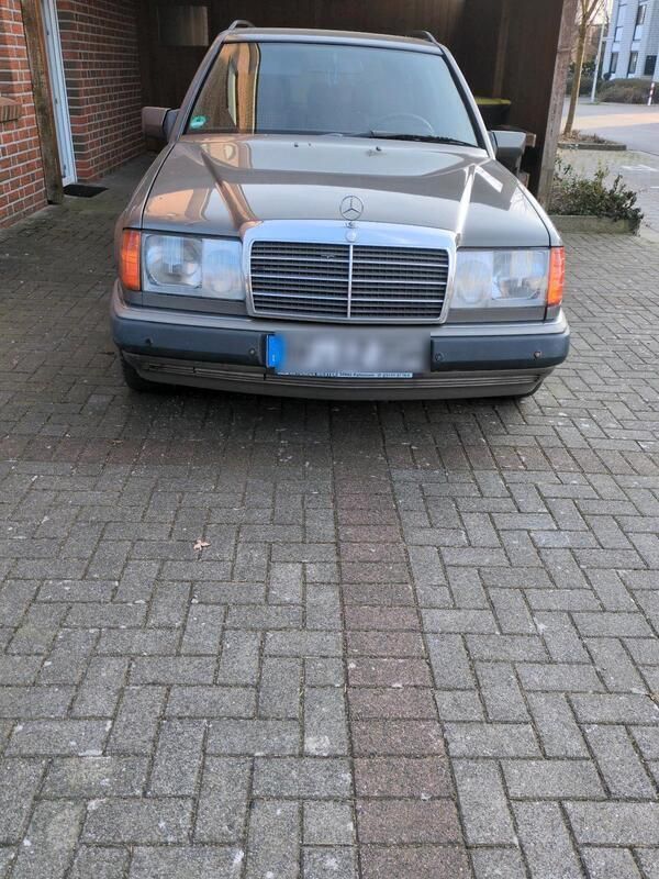 Grau Gebraucht 1993 Mercedes E250 Kombi | 9.990 € - Bild 1/4