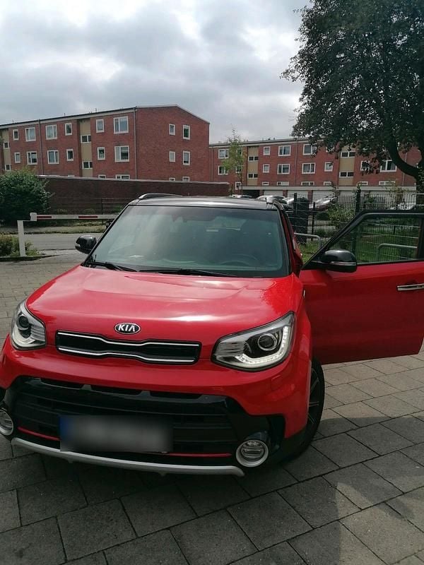 Rot Gebraucht 2018 Kia Soul DREAM-TEAM Edition SUV | 18.300 € (Teuer) - Bild 1/4