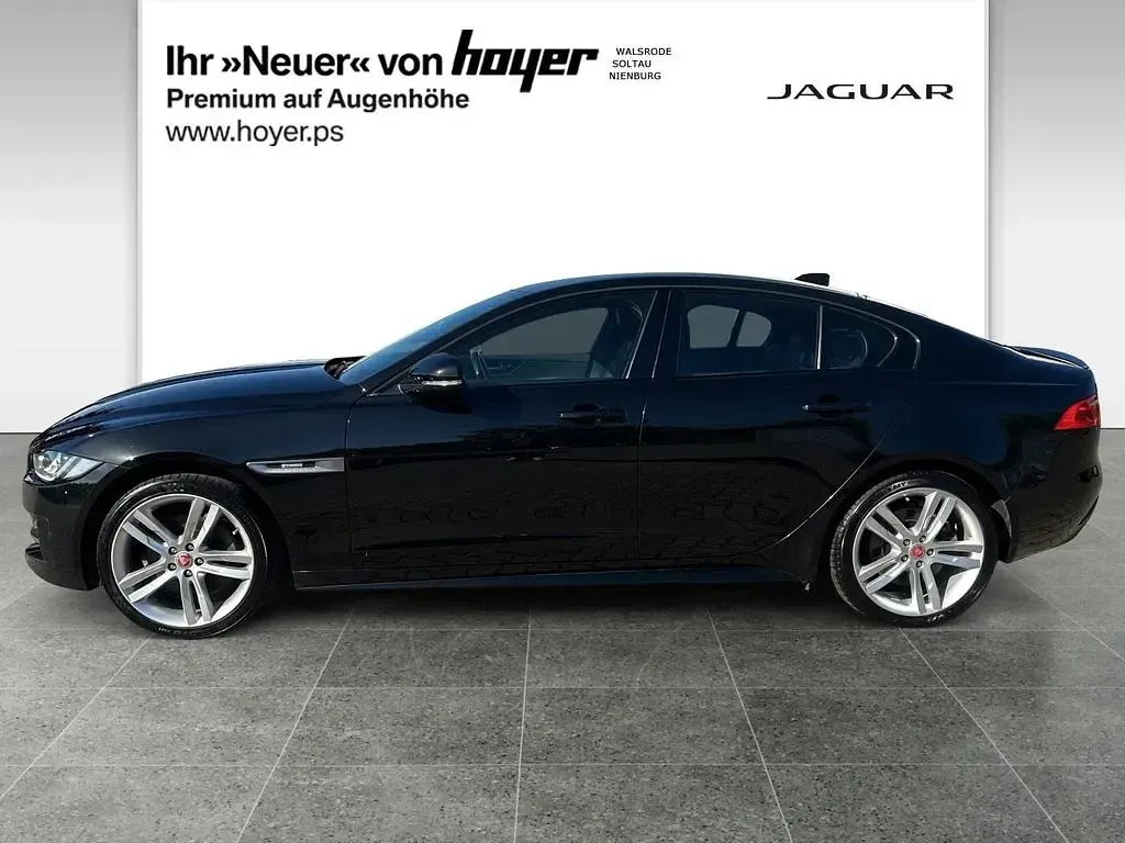 Gebraucht Jaguar XE Pure 179 PS (131 kW) 2017 Santorini black (metallic) Limousine