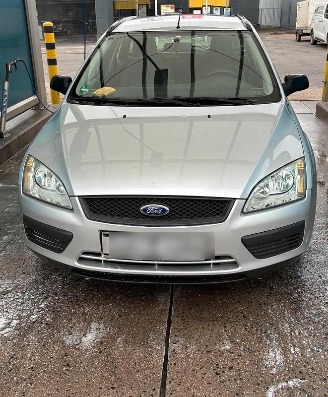 Silber Gebraucht 2005 Ford Focus Kombi | 1.000 € (Superpreis) - Bild 1/4