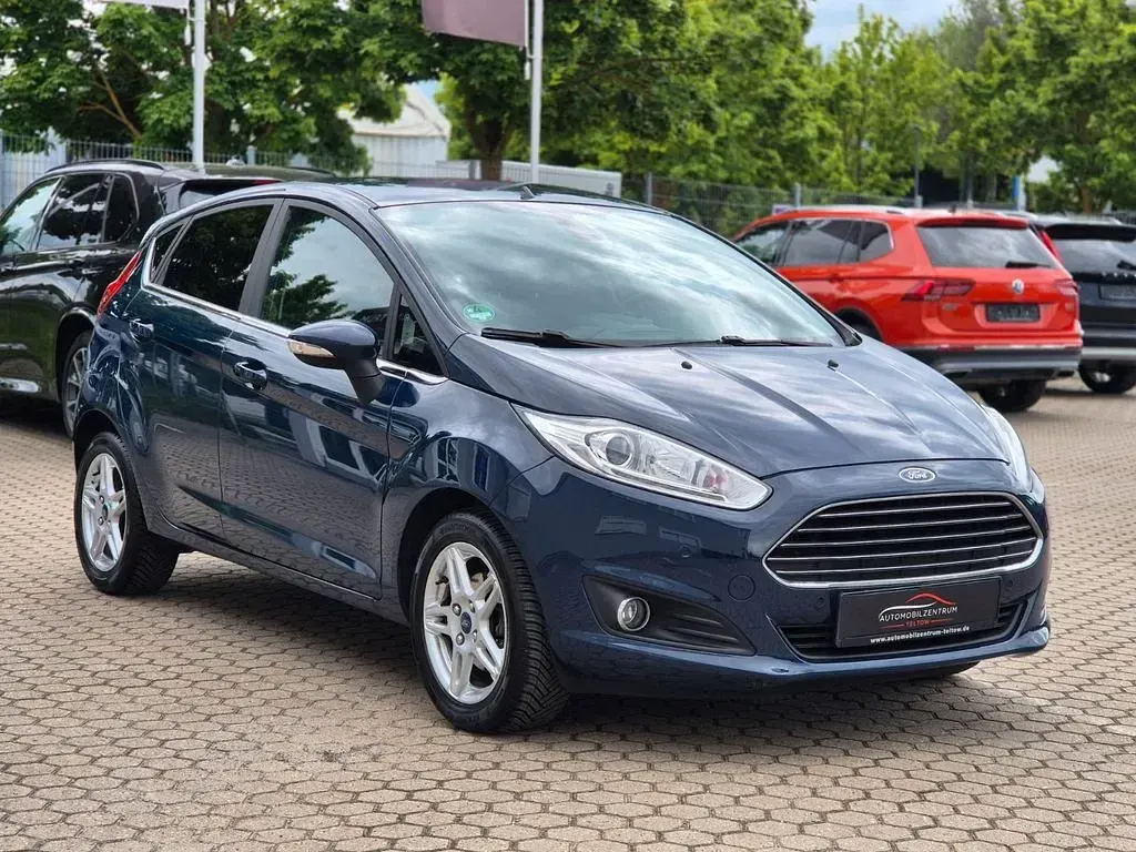 Gebraucht Ford Fiesta Titanium 101 PS (74 kW) 2015 Blau Kleinwagen