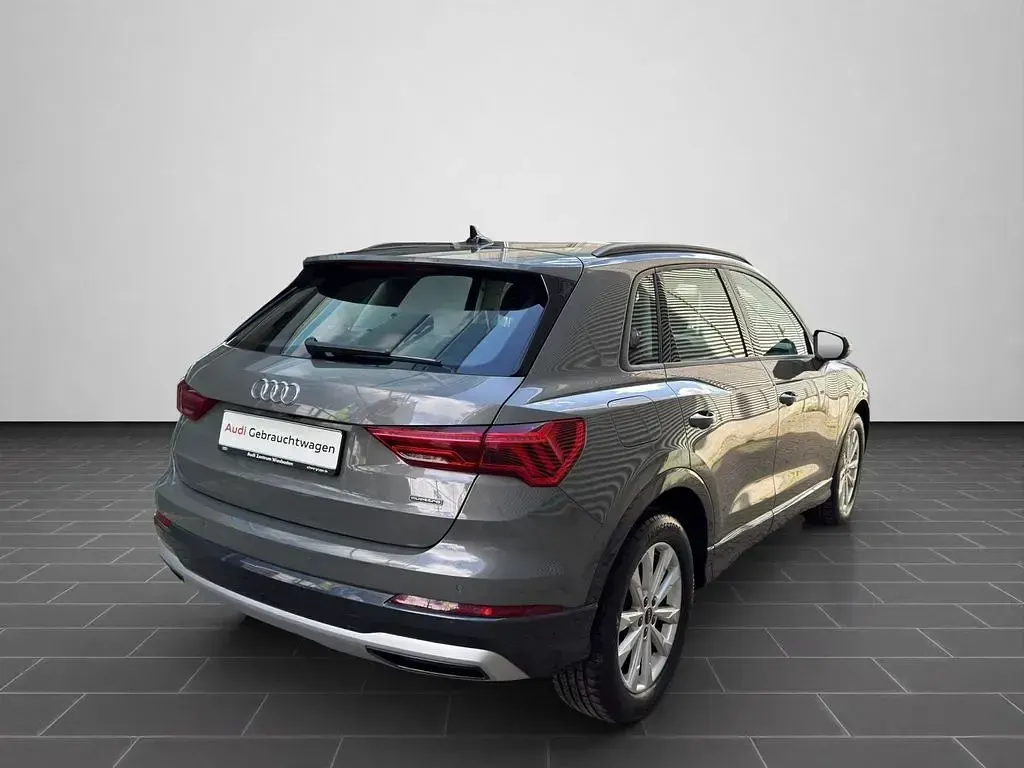 Gebraucht Audi Q3 Ambiente 245 PS (180 kW) 2023 Chronosgrau metallic SUV