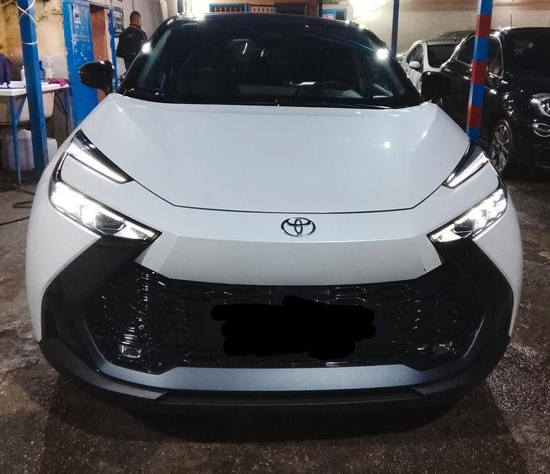 Weiß Gebraucht 2024 Toyota C-HR Lounge SUV | 25.500 € - Bild 1/4