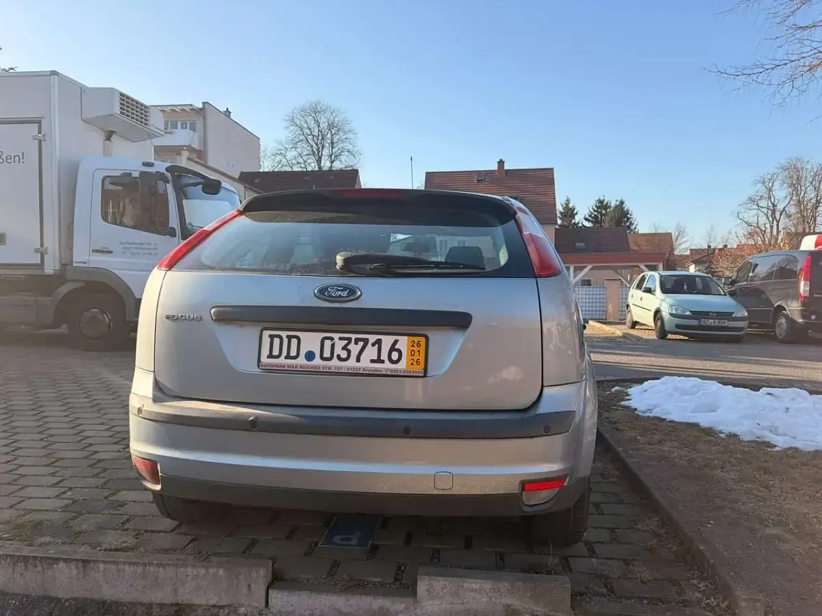 Gebraucht Ford Focus Trend 101 PS (74 kW) 2005 Grau Kleinwagen