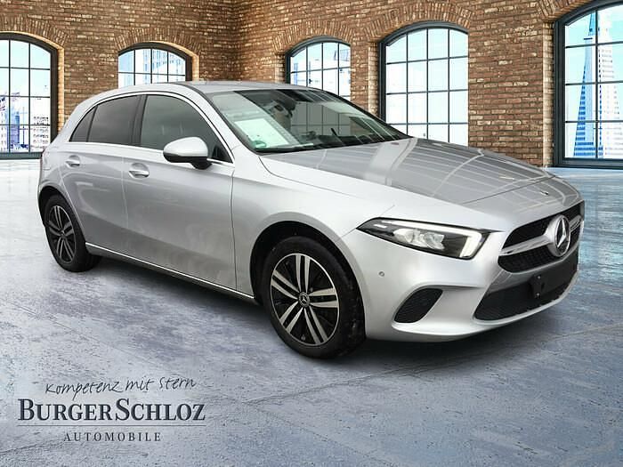 Gebraucht Mercedes A250 Progressive 218 PS (160 kW) 2021 Iridiumsilber metallic Limousine