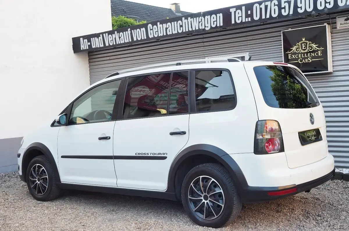 Gebraucht VW Touran Cross 140 PS (102 kW) 2010 Weiß Van / Kleinbus