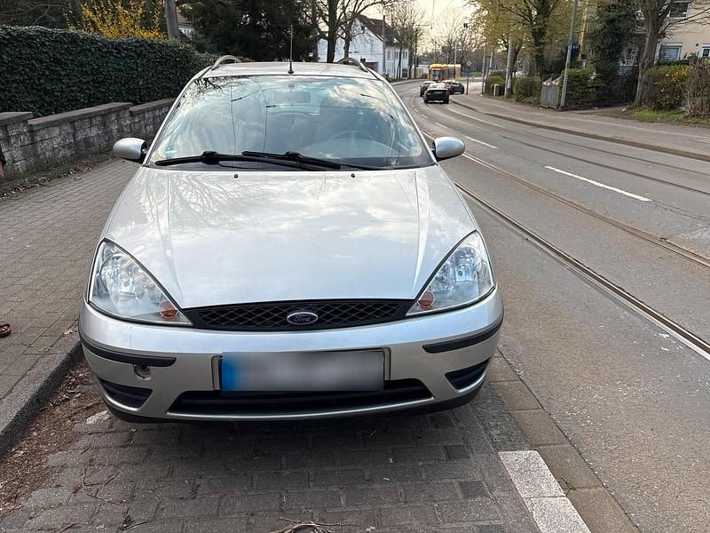 Gebraucht Ford Focus 100 PS (73 kW) 2002 Silber Kombi