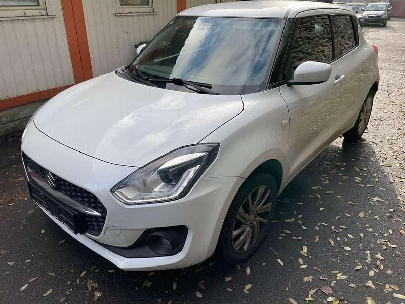 Weiß Gebraucht 2021 Suzuki Swift Comfort Kleinwagen | 12.900 € (Guter Preis) - Bild 1/4