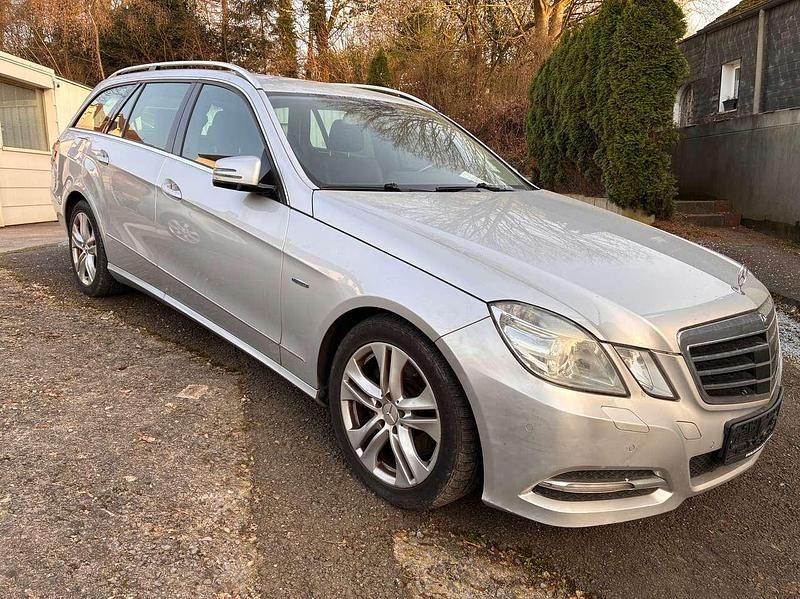 Gebraucht Mercedes E300 Avantgarde 231 PS (169 kW) 2011 Silber Kombi