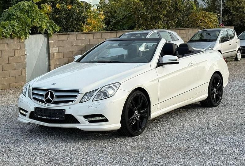 Weiß Gebraucht 2013 Mercedes E200 AMG line Cabrio | 15.490 € (Fairer Preis) - Bild 1/4