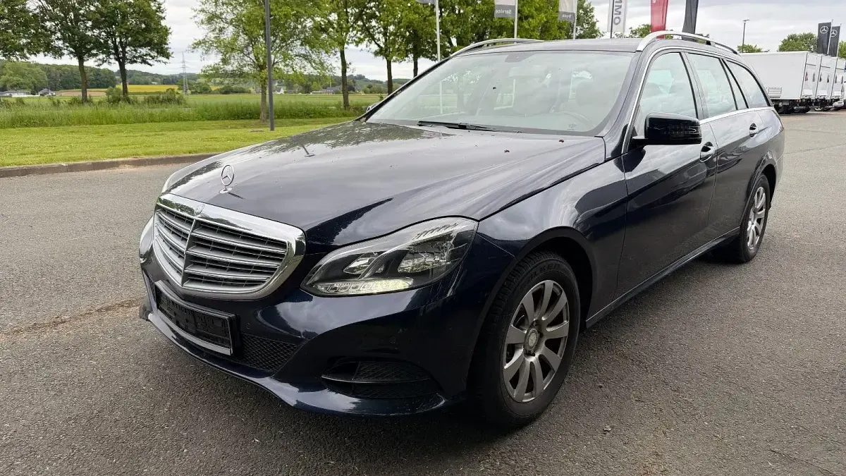 Gebraucht Mercedes E200 136 PS (100 kW) 2015 Blau Kombi