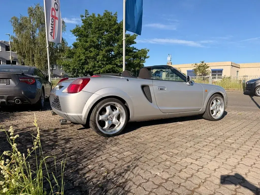 Gebraucht Toyota MR2 140 PS (102 kW) 2000 Silber Cabrio