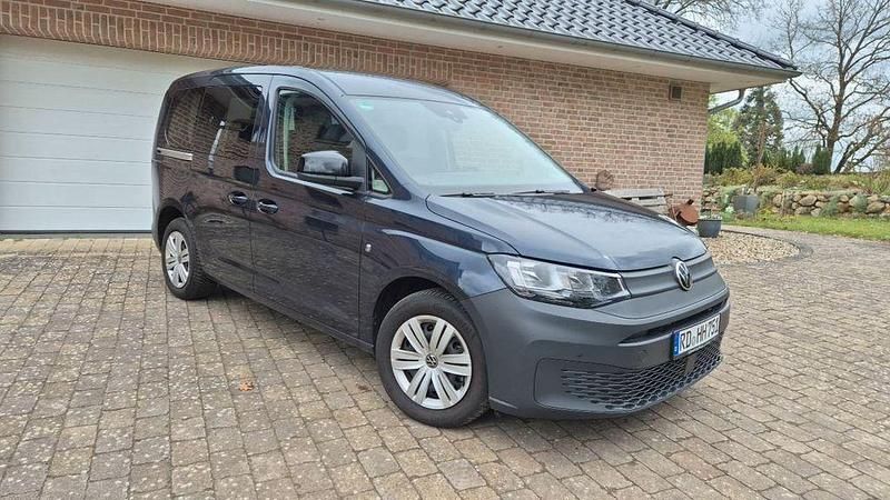 Second-hand VW Caddy 114 CP (83 kW) 2023 Albastru Monovolum