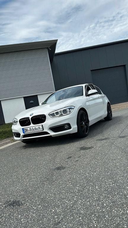 Weiß Gebraucht 2018 BMW 120 Advantage Kleinwagen | 14.600 € (Guter Preis) - Bild 1/4