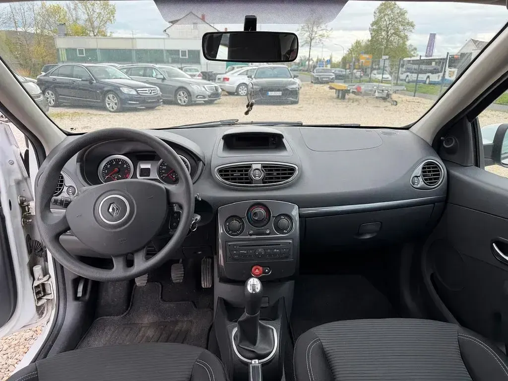 Gebraucht Renault Clio III Collection 75 PS (55 kW) 2013 Weiß Limousine