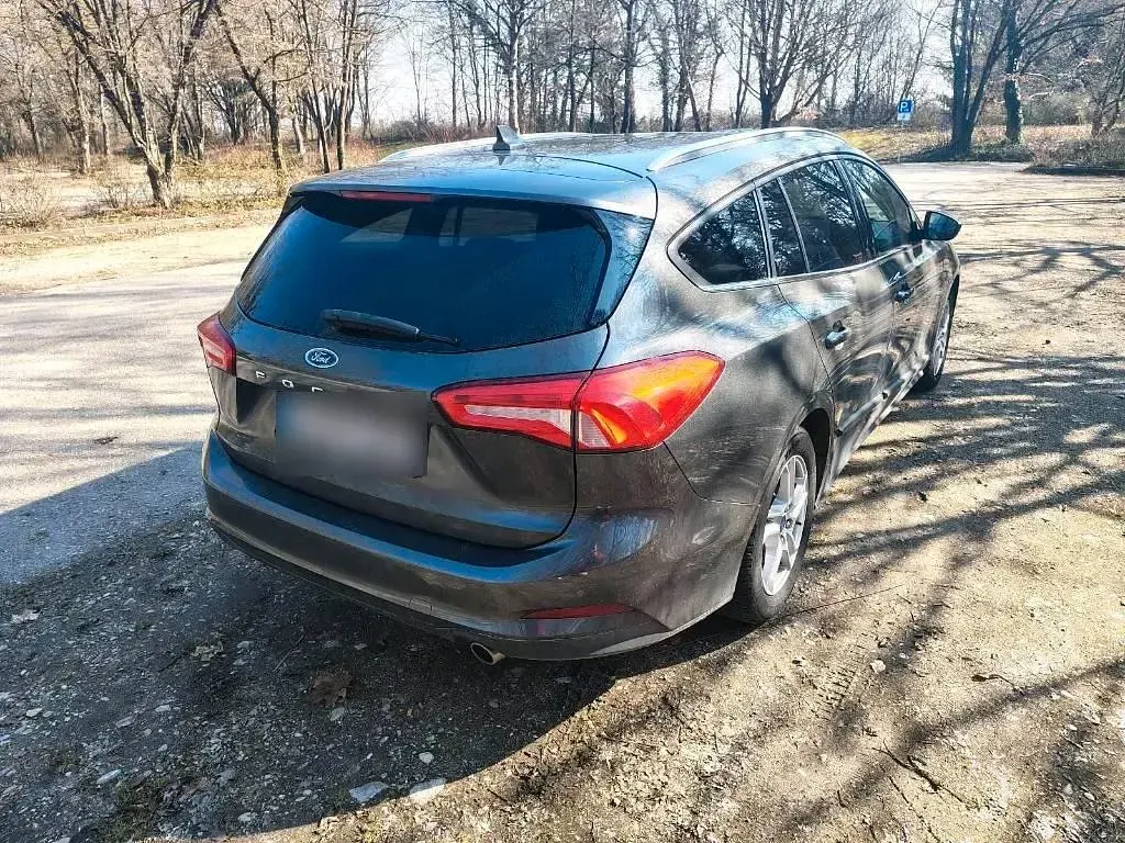 Gebraucht Ford Focus Trend 120 PS (88 kW) 2019 Grau Kombi