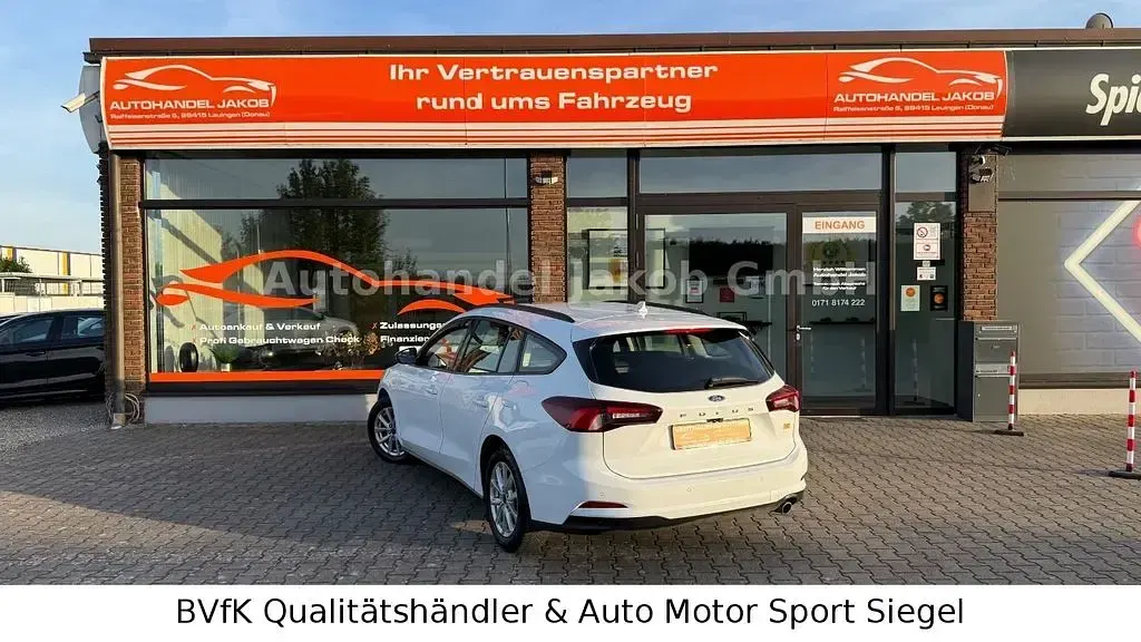 Używany Ford Focus 120 KM (88 kW) 2022 Biały Sedan/Limuzyna