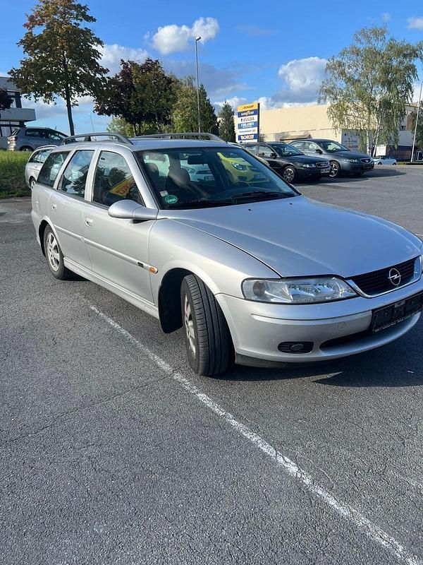 Silber Gebraucht 2001 Opel Vectra Kombi | 900 € - Bild 1/4