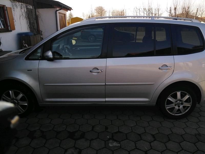 Gebraucht VW Touran 105 PS (77 kW) 2013 Silber Van / Kleinbus