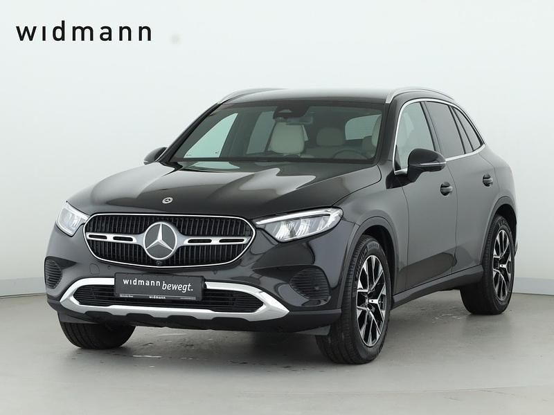 Metalliclack obsidianschwarz Gebraucht 2024 Mercedes GLC220 SUV | 53.900 € - Bild 1/4
