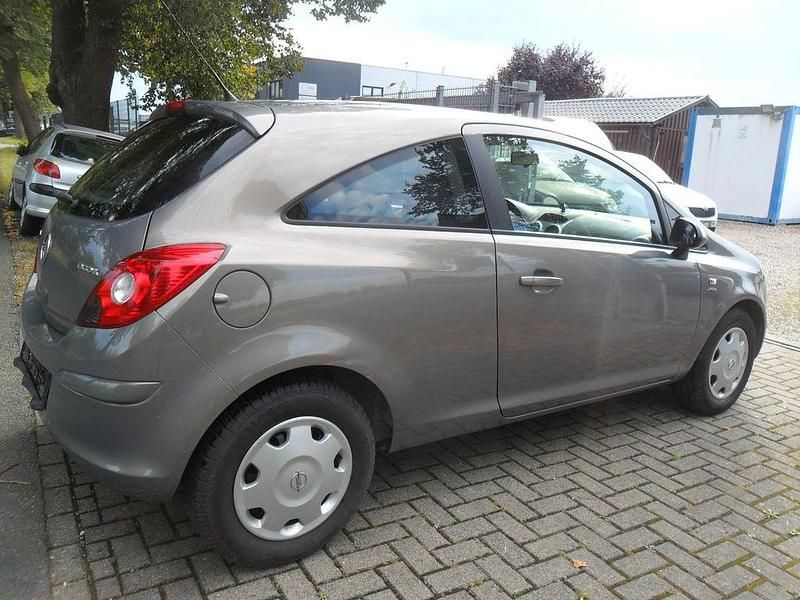 Gebraucht Opel Corsa Active 69 PS (50 kW) 2013 Braun Kleinwagen