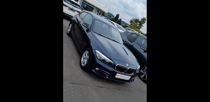 Blau Gebraucht 2016 BMW 120 Sport Line Kleinwagen | 17.990 € (Teuer) - Bild 1/4