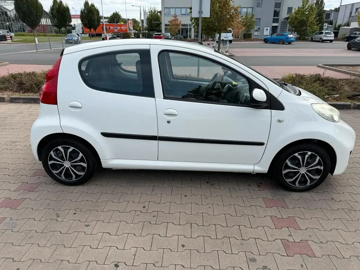 Gebraucht Peugeot 107 Filou 68 PS (50 kW) 2010 Weiß Kleinwagen