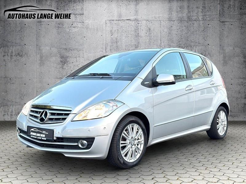 Silber Gebraucht 2010 Mercedes A180 Kleinwagen | 11.000 € (Teuer) - Bild 1/2