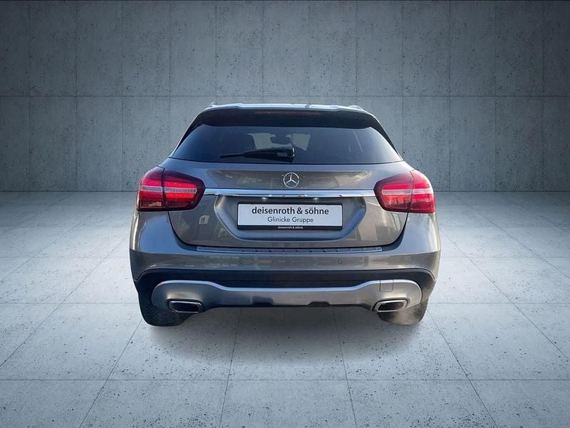 Gebraucht Mercedes GLA200 Business 156 PS (114 kW) 2017 Grau SUV