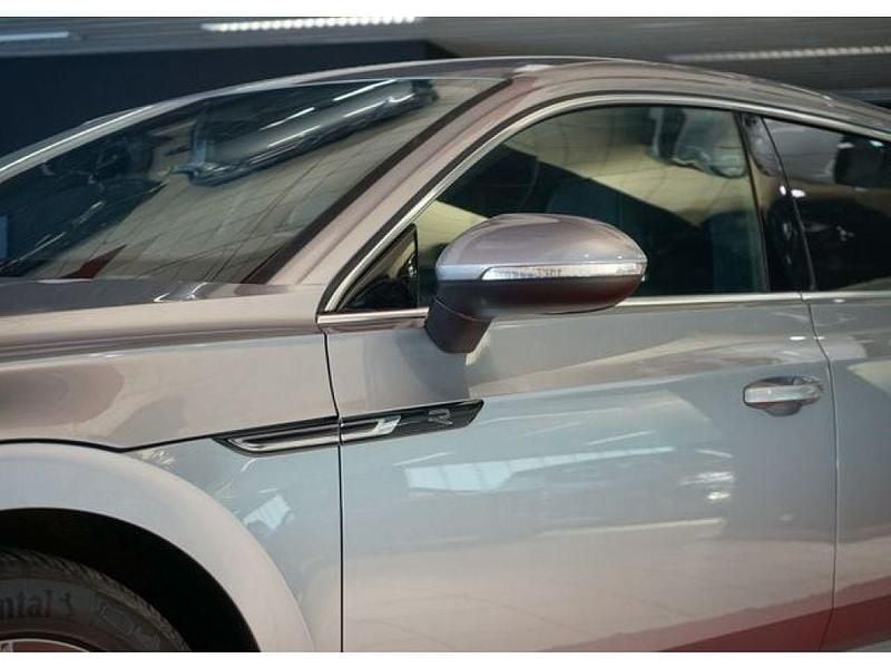 Gebraucht VW Arteon R-line 200 PS (147 kW) 2023 Pyritsilber metallic (metallic) Kombi