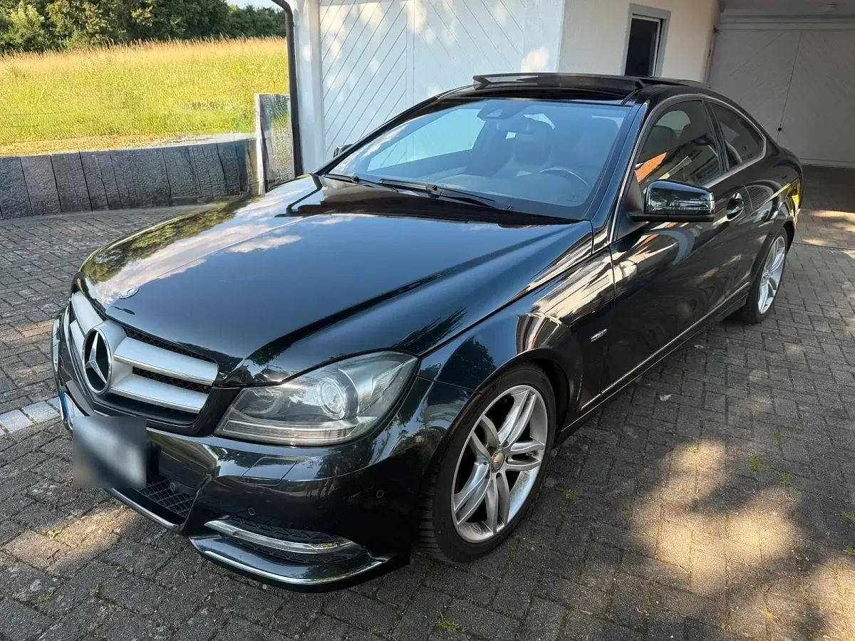 Gebraucht Mercedes C220 170 PS (125 kW) 2011 Schwarz Coupé