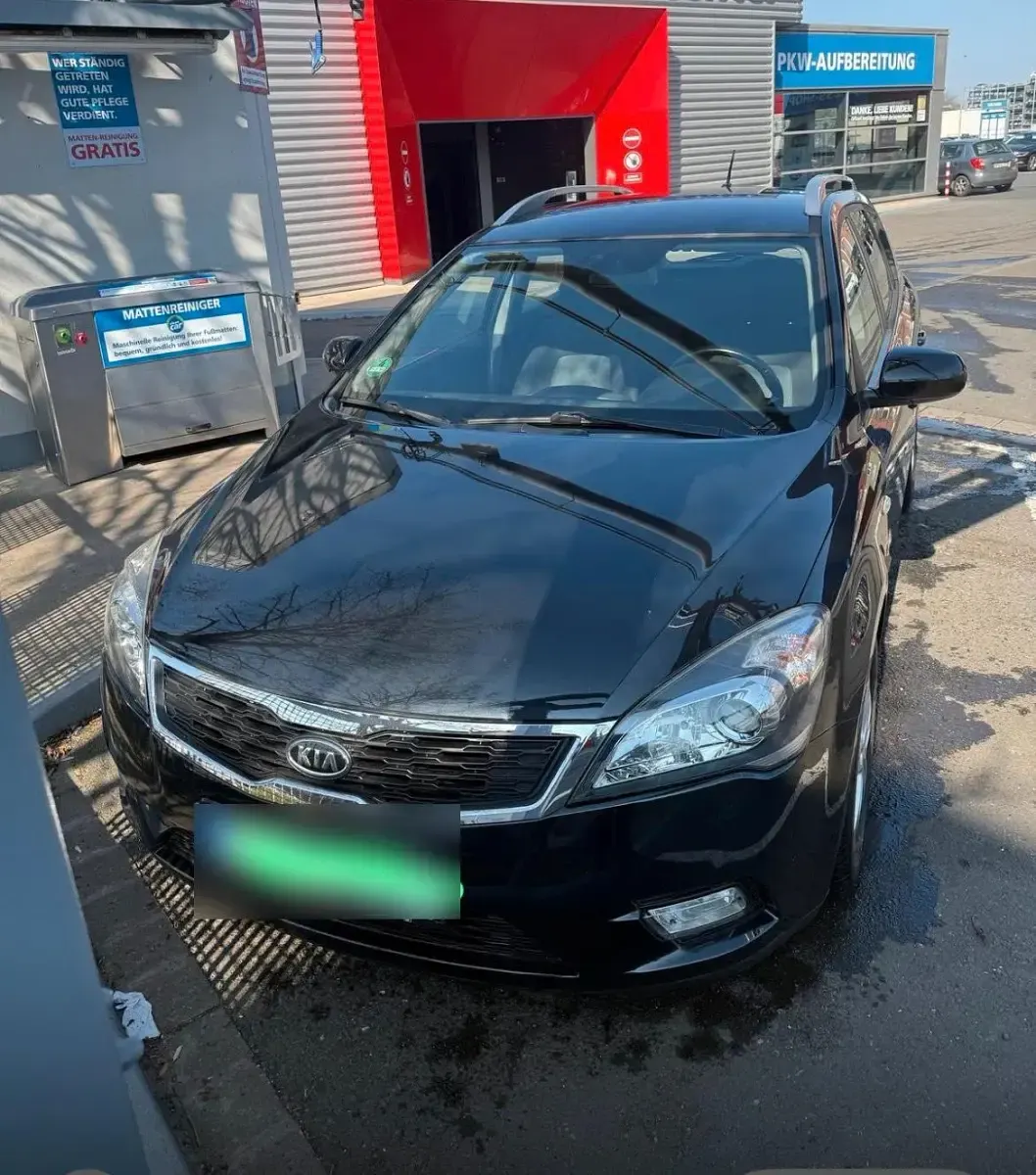 Gebraucht Kia Ceed 126 PS (92 kW) 2010 Schwarz Kleinwagen